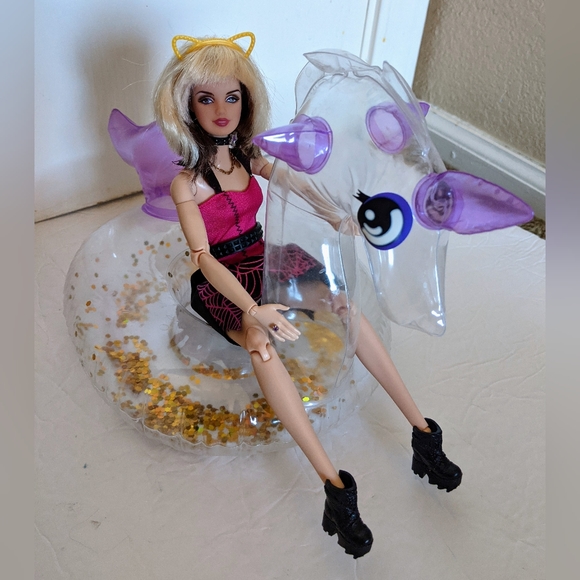 Inflatable Glitter Unicorn For Barbie Dolls - Picture 5 of 11